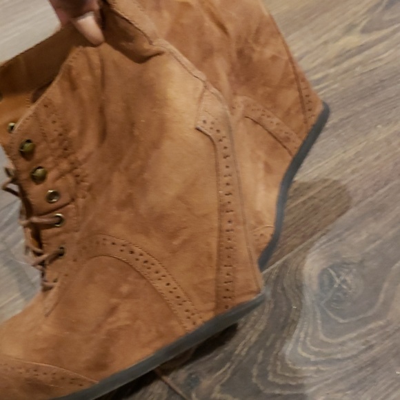 Brown wedge Booties - Picture 2 of 4